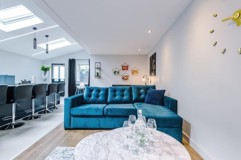 Incredible Home With Games Room, Sleeps 8, Parking Included, Perfect For Groups, Families, Contractors, Professionals Нортвич Экстерьер фото